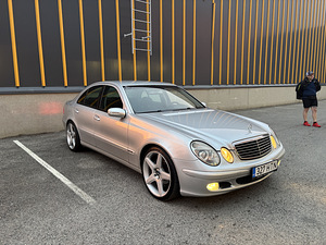 Mercedes Benz E270 (3 фото из 7)