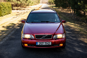 Volvo V70 2.4T (3 foto / 11)