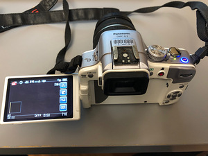 Panasonic G 3 on kahe objektiiviga kaamera.