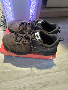 Продать кроссовки Nike T-Lite XI (S45)