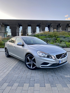 Volvo S60 R Design 2013 (3 foto / 15)