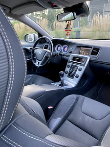 Volvo S60 R-Design 2.0d 2013 (5 foto / 13)