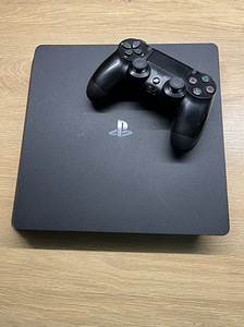 PS4 Slim 500GB (1 foto / 2)
