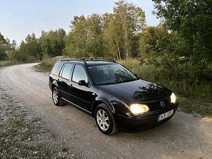 VOLKSWAGEN GOLF VARIANT (2 foto / 8)