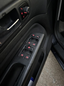 VOLKSWAGEN GOLF VARIANT (7 foto / 8)
