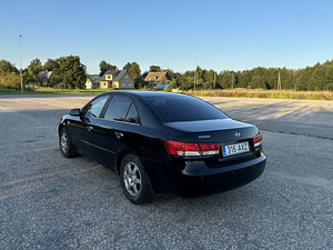 HYUNDAI SONATA (4 фото из 6)