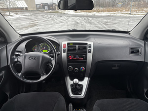 HYUNDAI TUCSON (6 foto / 10)