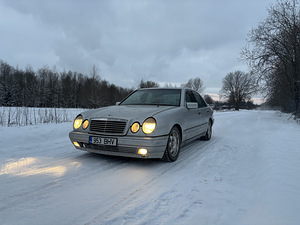 MERCEDES-BENZ E 250 D (1 foto / 9)