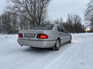 MERCEDES-BENZ E 250 D (3 foto / 9)