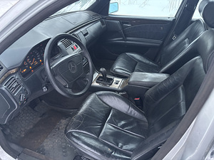 MERCEDES-BENZ E 250 D (6 foto / 9)
