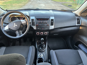 Mitsubishi Outlander (6 фото из 11)