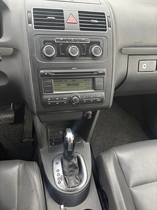 VW Touran (7 foto / 8)