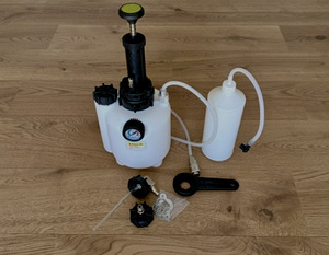 Pidurivedeliku vahetus, õhutuskomplekt 3L (1 foto / 2)