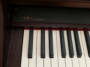 Roland Digital Piano (2 foto / 3)