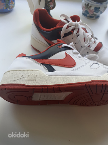 NIKE