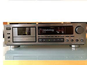 Sony TC-K750ES + Sony CDP-X33ES Titanium Kassettdekk + CD (9 foto / 10)