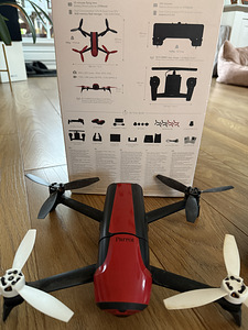 Droon Parrot Bebop 2 + Skycontroller (3 foto / 3)