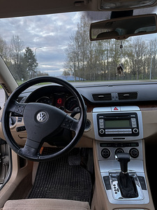 Volkswagen Passat (8 foto / 8)