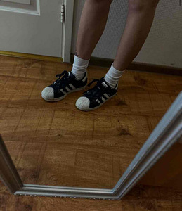 Кроссовки Adidas (3 фото из 4)