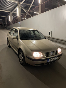 Volkswagen Bora 1.6 (5 foto / 5)