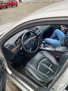 Мерседес бенц е320 CDI (3 фото из 4)