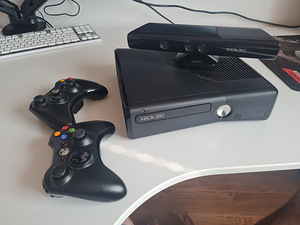 Комплект xbox 360 + 9 игр (1 фото из 2)