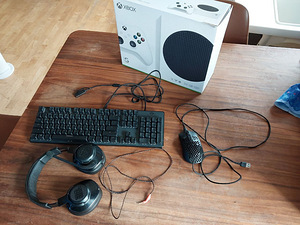 XBOX 512 GB SSD mudel S, klaviatuur, hiir, kõrvaklapid