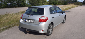 Toyota auris 1,4d 2012, konks, webasto (5 foto / 15)