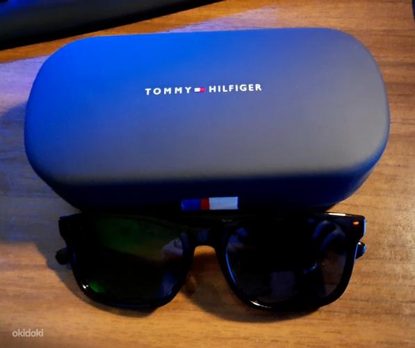 Солнцезащитные очки Tommy Hilfiger Polaroid (фото #1)
