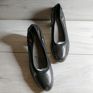 Шкіряні, стильні жіночі туфлі від Tamaris 38 р - Нові