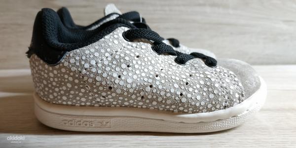 Кожаные фирменные кроссовки для малыша от Adidas - 20 р (фото #1)