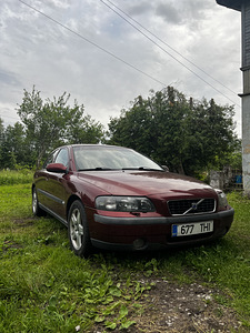 Volvo S60 2.4T 147 кВт АКПП (2 фото из 10)