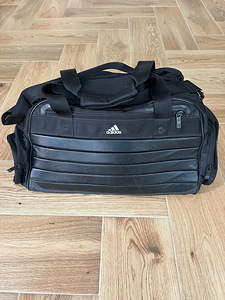 Adidas spordireisikott 55×25×25 cm (1 foto / 2)