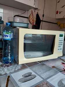 Müüa mikrolaineahi DeLonghi (1 foto / 10)