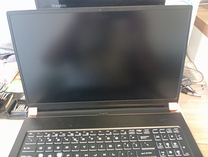 MSI GS75 Stealth 8SE VARUOSAD FHD IPS 17.3 144 Hz (5 foto / 9)