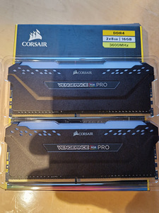 CORSAIR Vengeance RGB PRO 32GB (4x8GB) (2 foto / 3)