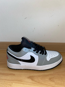 Air Jordan 1 low (4 foto / 5)