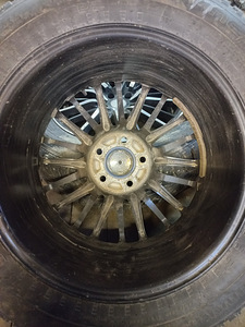Honda CR-V alt 18" valuveljed 5x114.3 + naastrehvid (4 foto / 7)