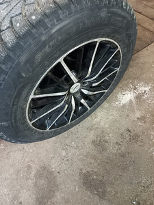 Honda CR-V alt 18" valuveljed 5x114.3 + naastrehvid (7 foto / 7)