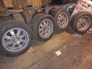 Toyota Land Cruiser 120 valuveljed 18" ja naelrehvid (3 foto / 3)