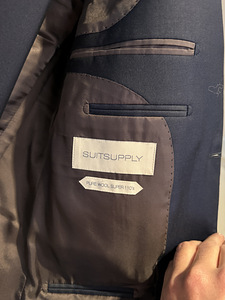 MÜÜA VÄHE KANTUD SUITSUPPLY PIDULIK ÜLIKOND (5 foto / 6)