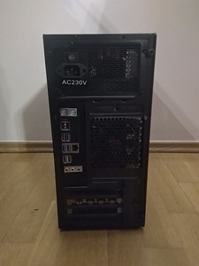 Ryzen 5 1600/AB350M/16GB RAM/SSD 256GB/Radeon RX VEGA 56 8GB (6 foto / 10)