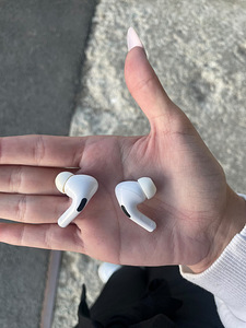 Apple AirPods Pro (2 фото из 6)