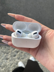 Apple AirPods Pro (3 фото из 6)