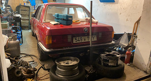 Myya BMW E30 sedaan. (1 foto / 9)