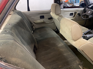 Myya BMW E30 sedaan. (7 foto / 9)