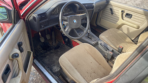 Myya BMW E30 sedaan. (8 foto / 9)