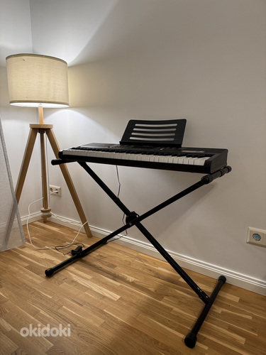 Piano keyboard with stand (foto #3)