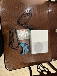 Xbox One S (7 фото из 7)