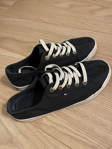 Tennised Tommy Hilfiger 37 suurus (2 foto / 2)